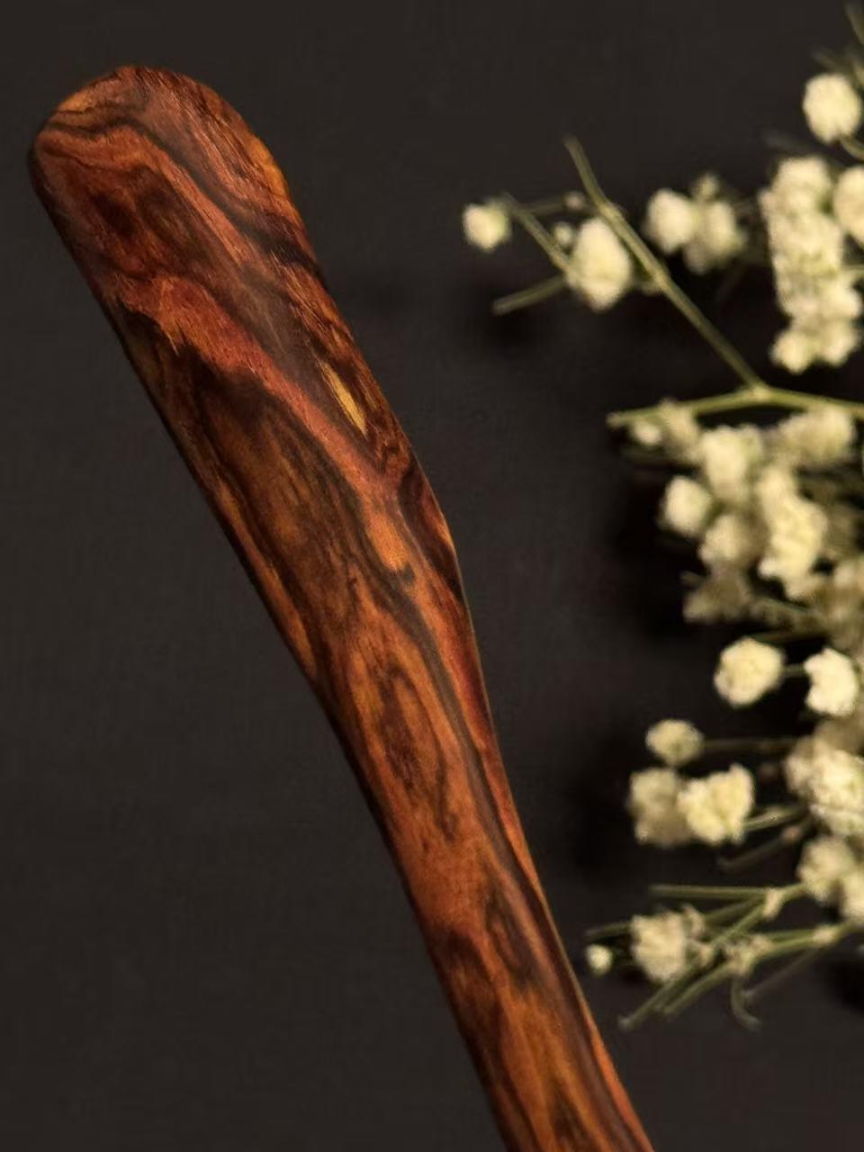 零元拍：NO.3海南黄花梨满鬼脸花纹随形文玩把玩棍，尺寸约：41/4.2/1.8CM