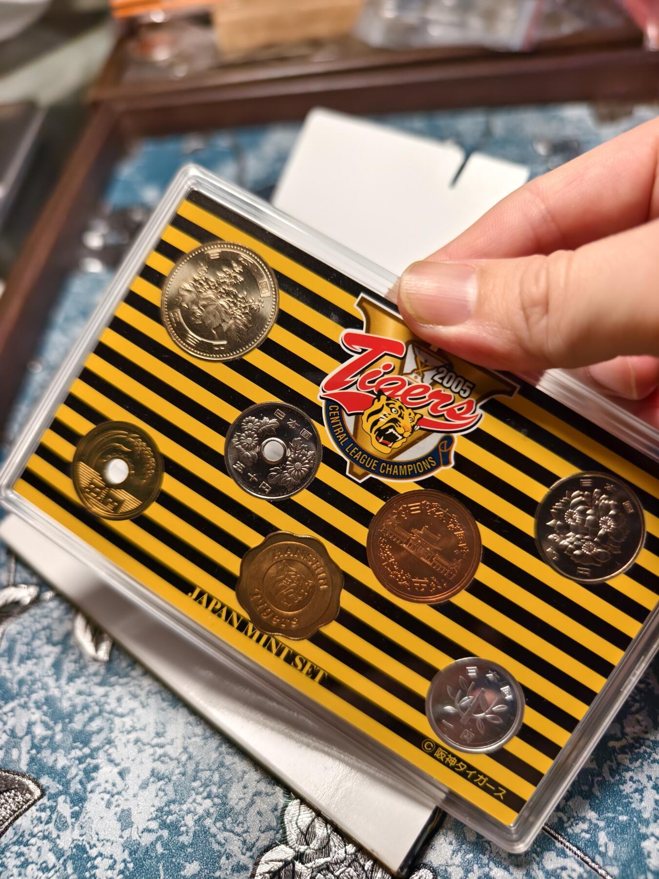 抚柳草堂-第十九期章牌钱币  奖章勋章限时免佣 满百包邮 放漏专场 2005年日本阪神老虎队棒球夺冠纪念币套装