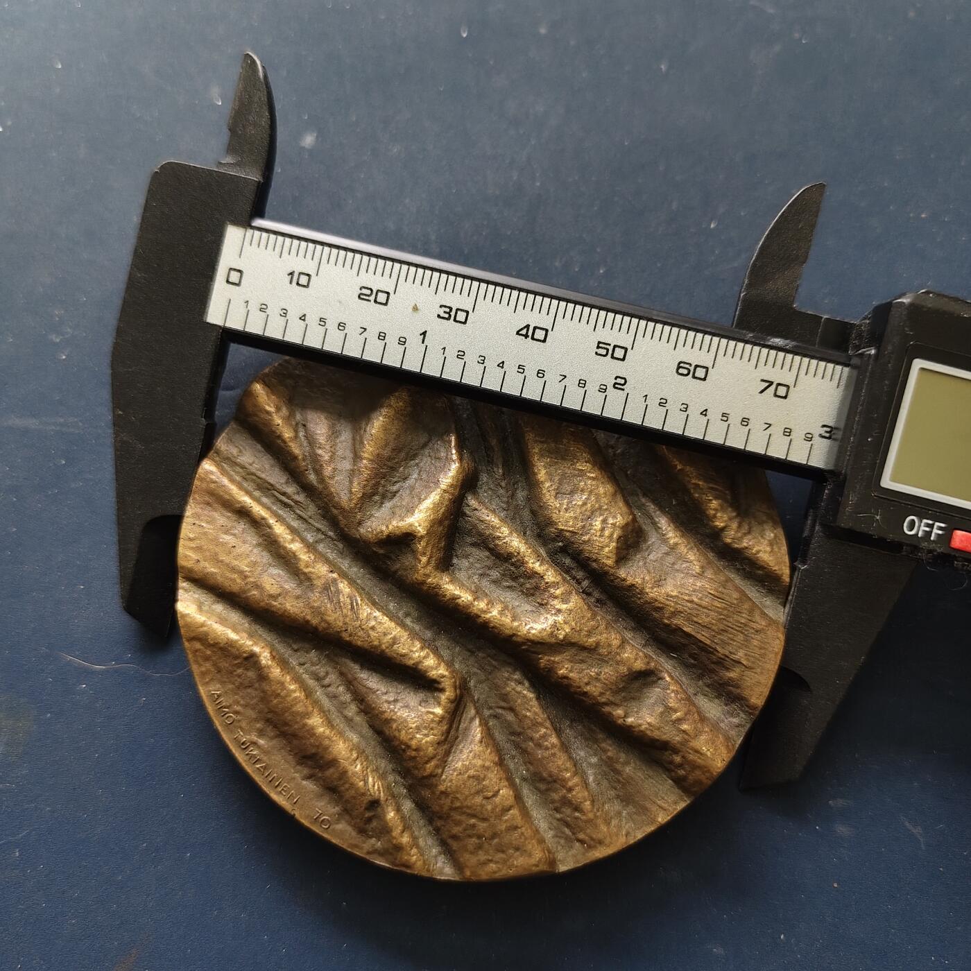 【全场包邮】纯粹捡漏拍515场 【铜章】芬兰纺织公司芬利森成立150周年75毫米纪念大铜章（雕塑家艾莫·图基艾宁创作）