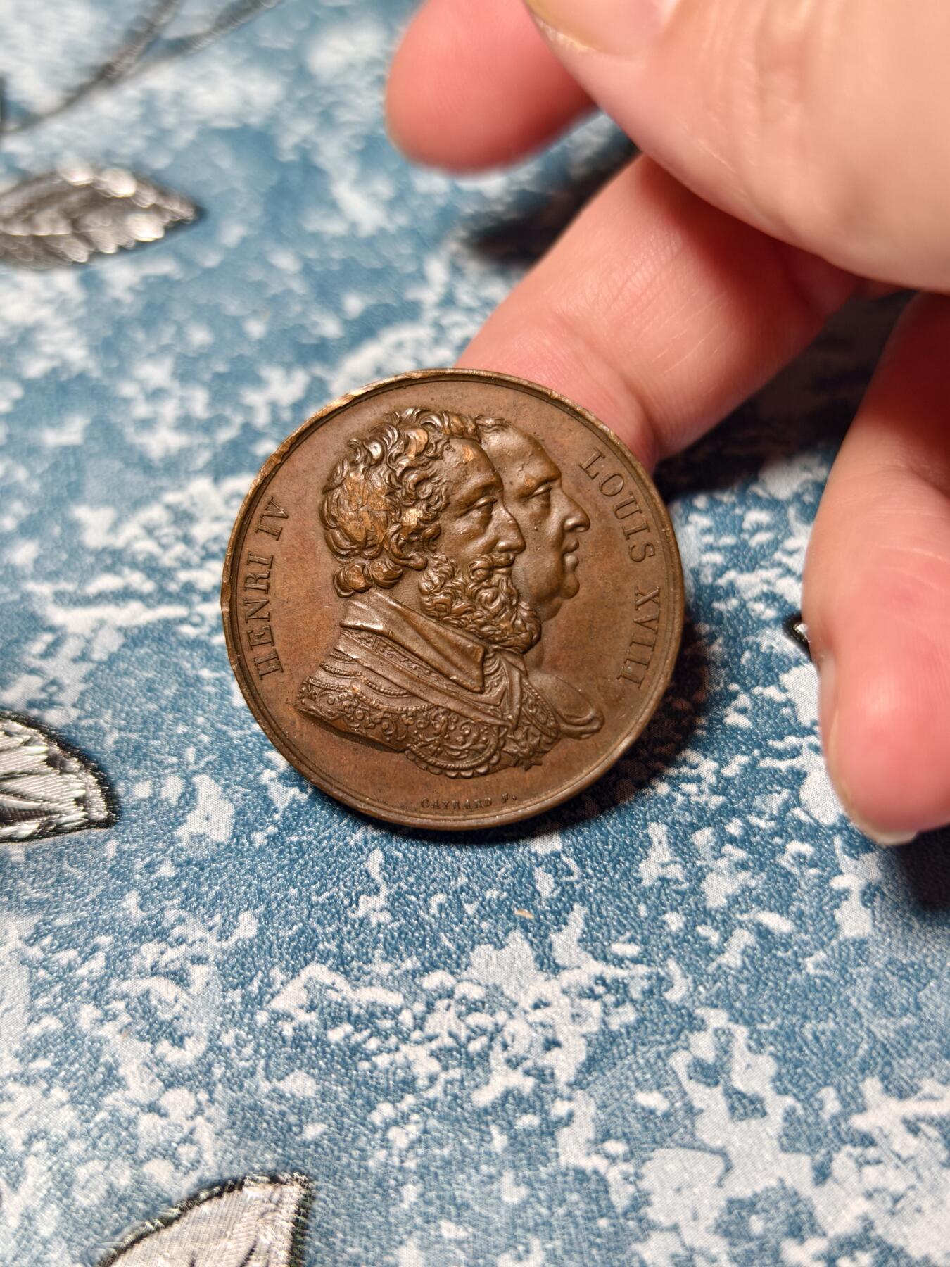 抚柳草堂-第十九期章牌钱币  奖章勋章限时免佣 满百包邮 放漏专场 1818法国波旁复辟时期的纪念铜章 由雕刻师 Raymond Gayrard 设计为纪念巴黎新桥亨利四世雕像重建而发行早期无边铭   直径33mm重20.7g