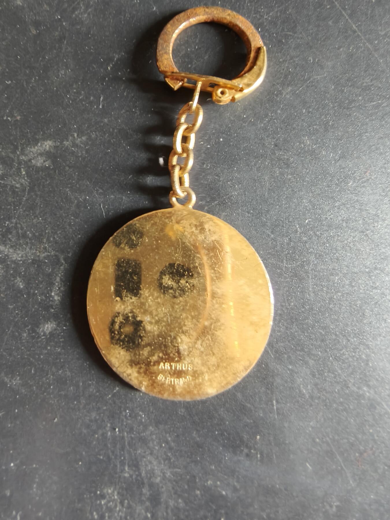 老王徽章第189期 法国亚瑟贝特朗钥匙扣