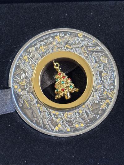 第195期拍卖 - 澳大利亚2025年圣诞系列中空镶嵌圣诞树2盎司仿古银币，9999银，发行2500枚