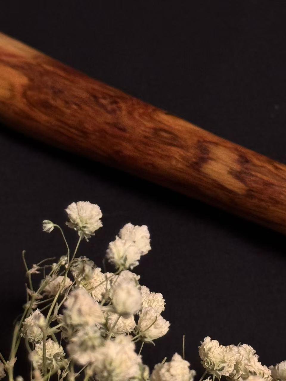 零元拍：NO.1海南黄花梨随形文玩把玩棍，尺寸约：50/2.5CM