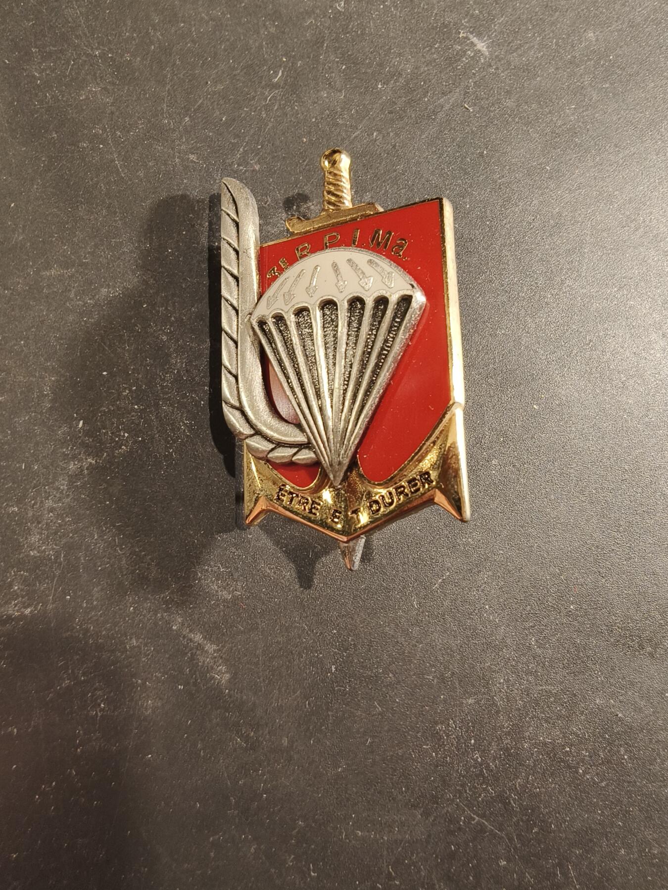 老王徽章第189期 法国陆军第3海兵步兵伞兵团证章      该团隶属于法国海军陆战队部队，拥有悠久的历史，参与过印度支那战争和阿尔及利亚战争等重要冲突