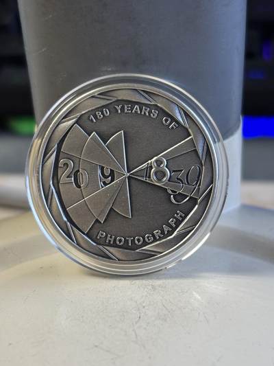 第195期拍卖 - 帕劳2019年相机照相术发明180周年仿古纪念银币，发行999枚，10克，发行999枚