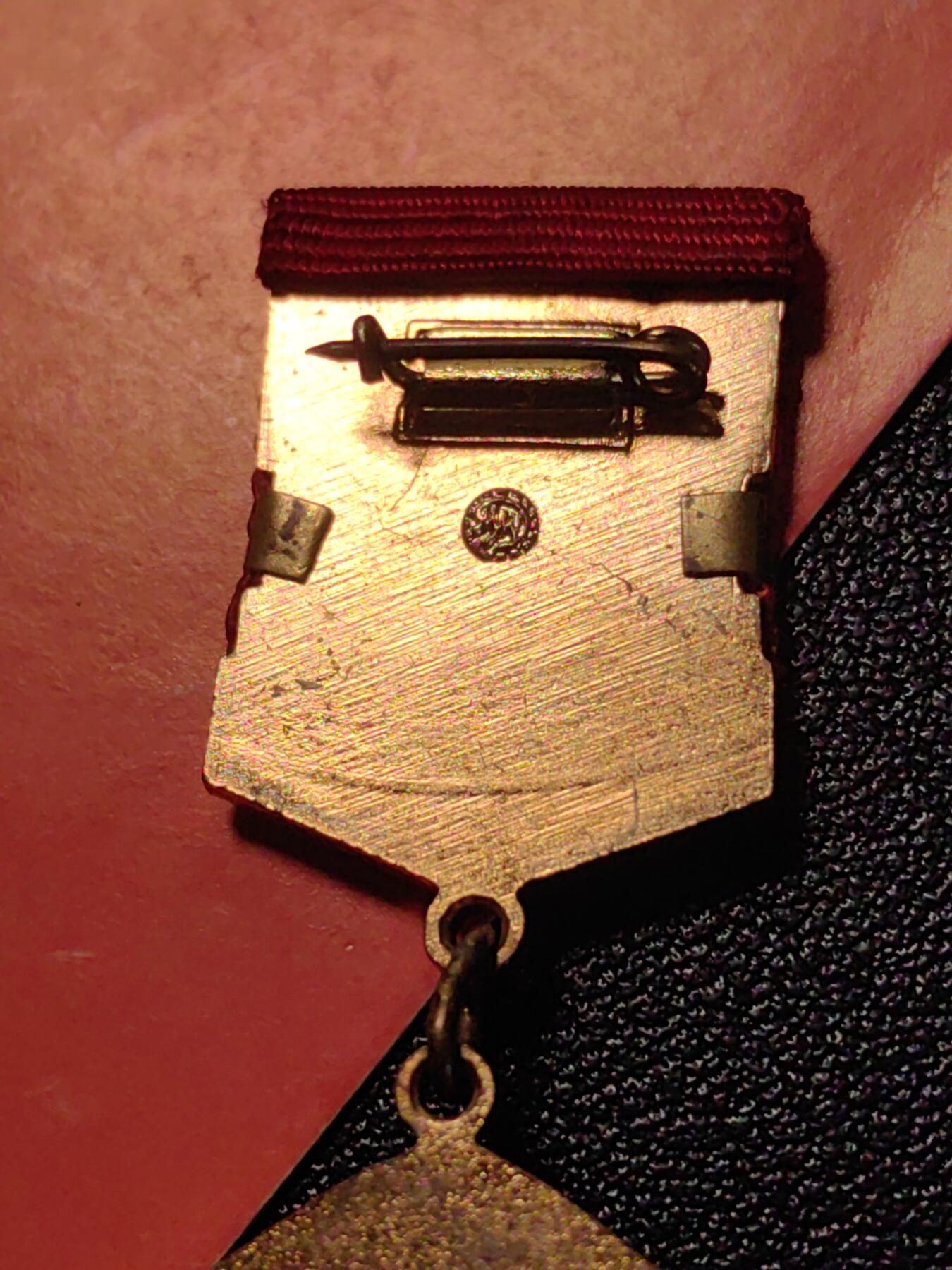 靖甫拍卖第七场 苏联共青团金手大师证章带证 挺精致的铜章