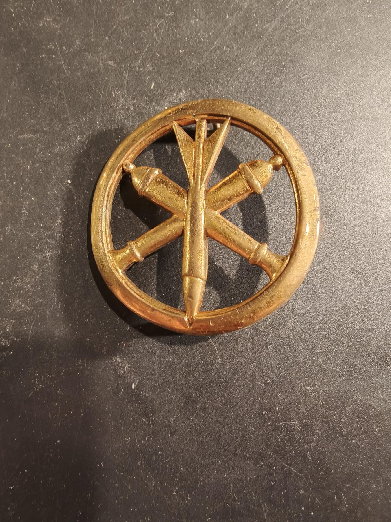 老王徽章第189期 法国炮兵贝雷帽徽   金色