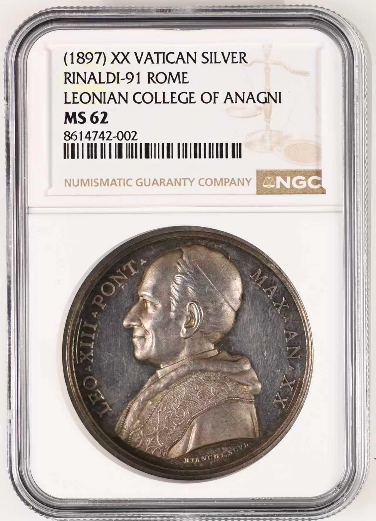 「木头集藏」“春启藏心”——章牌精品专场 E. BIANCHI～1897年梵蒂冈教皇利奥十三世“ 阿尼亚诺莱昂学院”纪念银章，MS 62 ，直径：44 mm，刻画细致，品相不错！背面拉丁语：“为了以最优秀的教义促进神职人员的精进”。“阿尼亚诺的莱昂学院”。