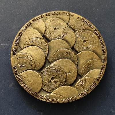 【全场包邮】纯粹捡漏拍515场 - 【铜章】芬兰造纸厂协会成立50周年72毫米纪念大铜章（雕塑家艾莫·图基艾宁创作）