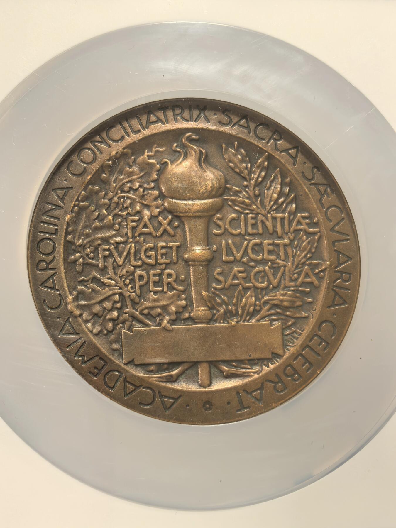 博洋堂“芳菲春韵”3月精品大拍专场暨第166期（全场包邮） NGC MS61BN 瑞典1918年卡罗琳学院成立400周年纪念大铜章，69mm大尺寸，背面极致繁复华丽