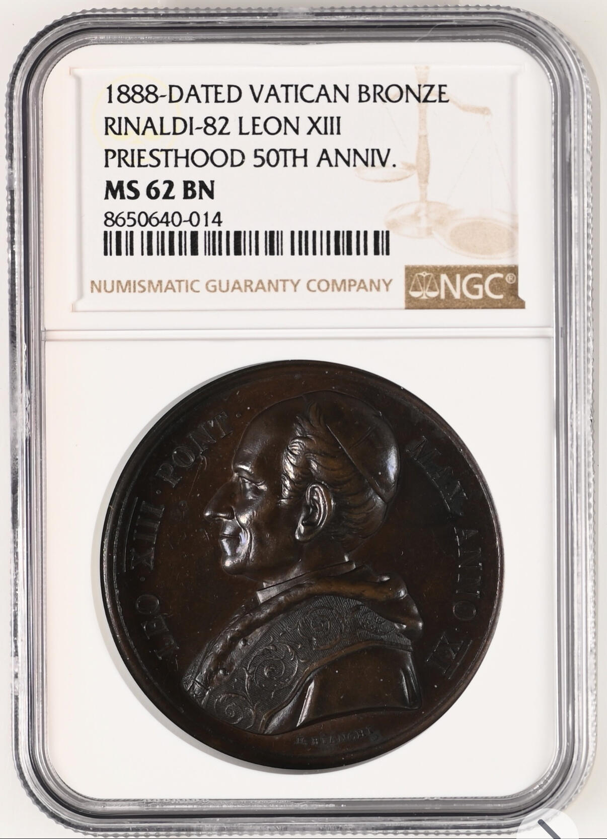 「木头集藏」“春启藏心”——章牌精品专场  E. BIANCHI～1888年梵蒂冈教皇利奥十三世担任神职五十周年纪念铜章，MS 62 BN。直径：44 mm，高浮雕刻画，细节丰富！1837年任神父。1843年，作为教皇格列高列十六世的全权代表，总领主教衔派驻布鲁塞尔，对欧洲的工业化和议会制度有所了解。1846年在佩鲁贾教区任主教。1853年任枢机主教，1877年前往教廷，任事务长，开放梵蒂冈珍藏，鼓励研究圣经。1878年2月任教皇。