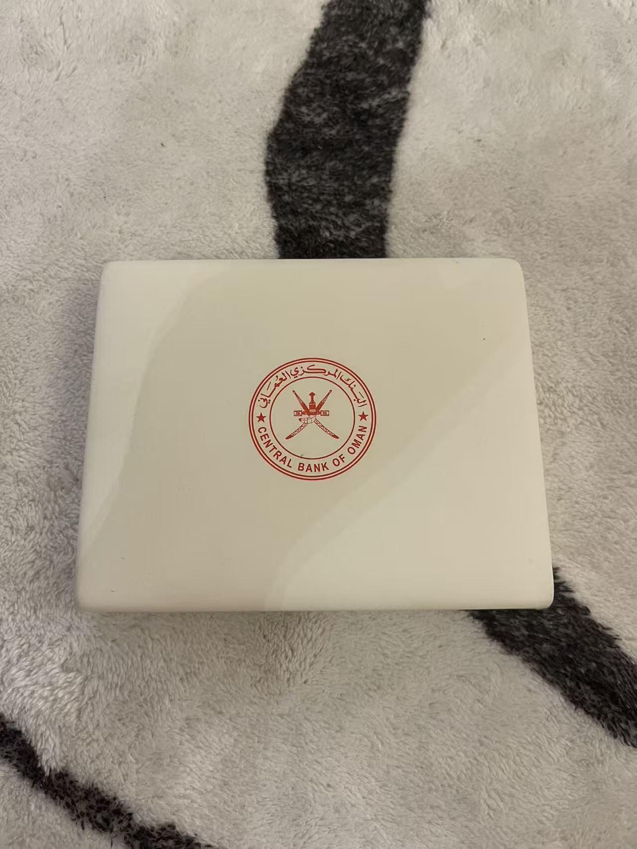 ❤️【币观天下】❤️ 第346期钱币拍卖场- 2026.3.27周五晚上6点半场 长期征集拍品  阿曼2015年官方精制套币 原包装 高级皮盒包装