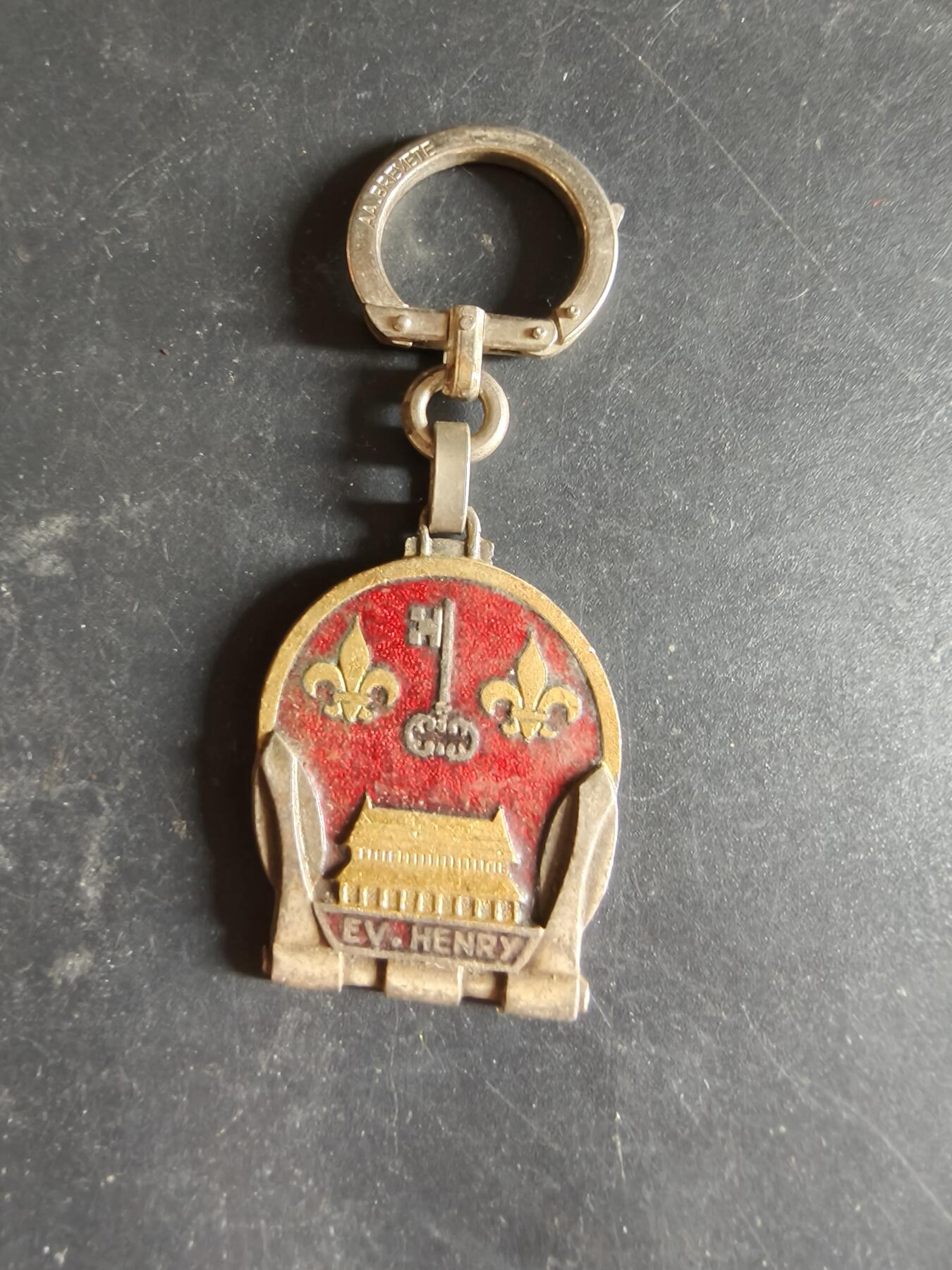 老王徽章第189期 法国百合花钥匙扣