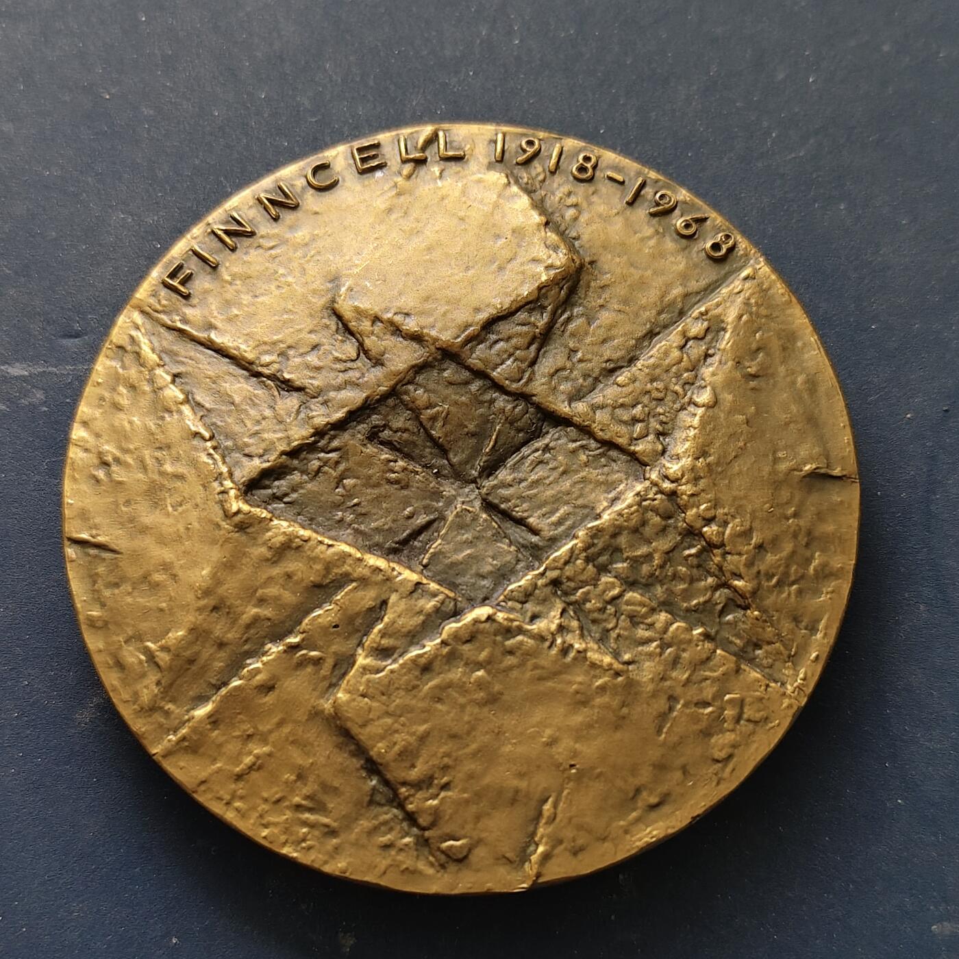 【全场包邮】纯粹捡漏拍515场 【铜章】芬兰纤维素公司成立50周年72毫米纪念大铜章（雕塑家艾莫·图基艾宁创作）