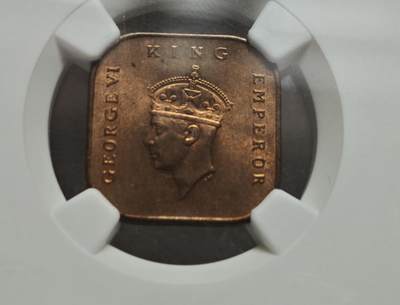 瓶子🏺第234期拍卖会 -  英属马来亚乔治六世1分铜币（1945年版）   英属马来亚（British Malaya） 发行的1分铜币，铸造于1945年，由NGC评级为MS 64 RB（未流通红铜色品相）