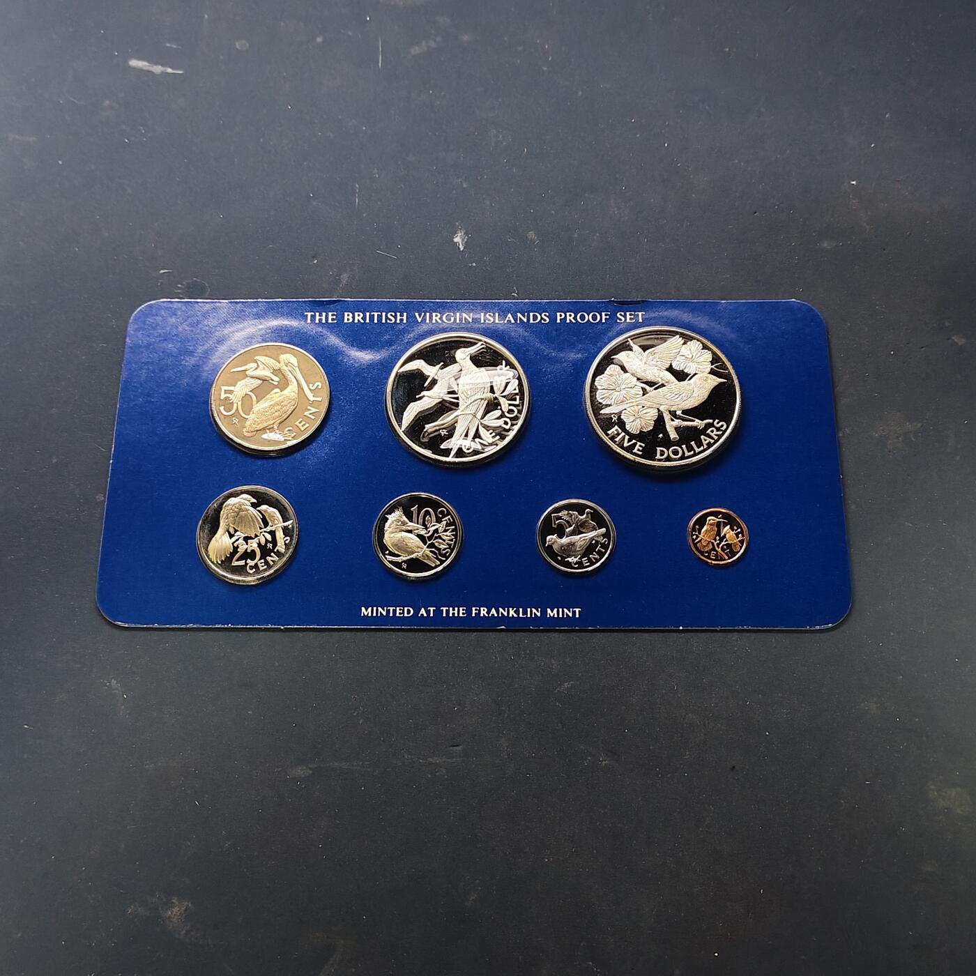 【全场包邮】纯粹捡漏拍515场 【少见】英属维尔京群岛1984年官方精制套币-含黄莺银币【42毫米40.5克92.5%】+军舰鸟银币【38.61毫米25.7克92.5%】-盒证全-量5000