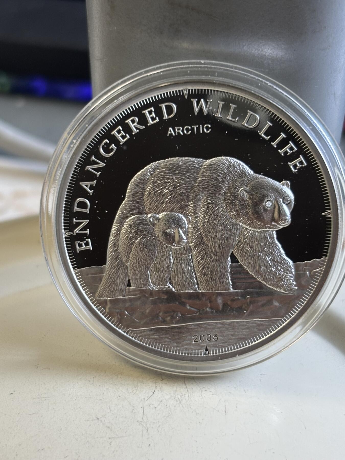 第195期拍卖 库克2008年野生北极熊镶嵌施华洛士奇水晶银币，925银，25克，发行2500枚