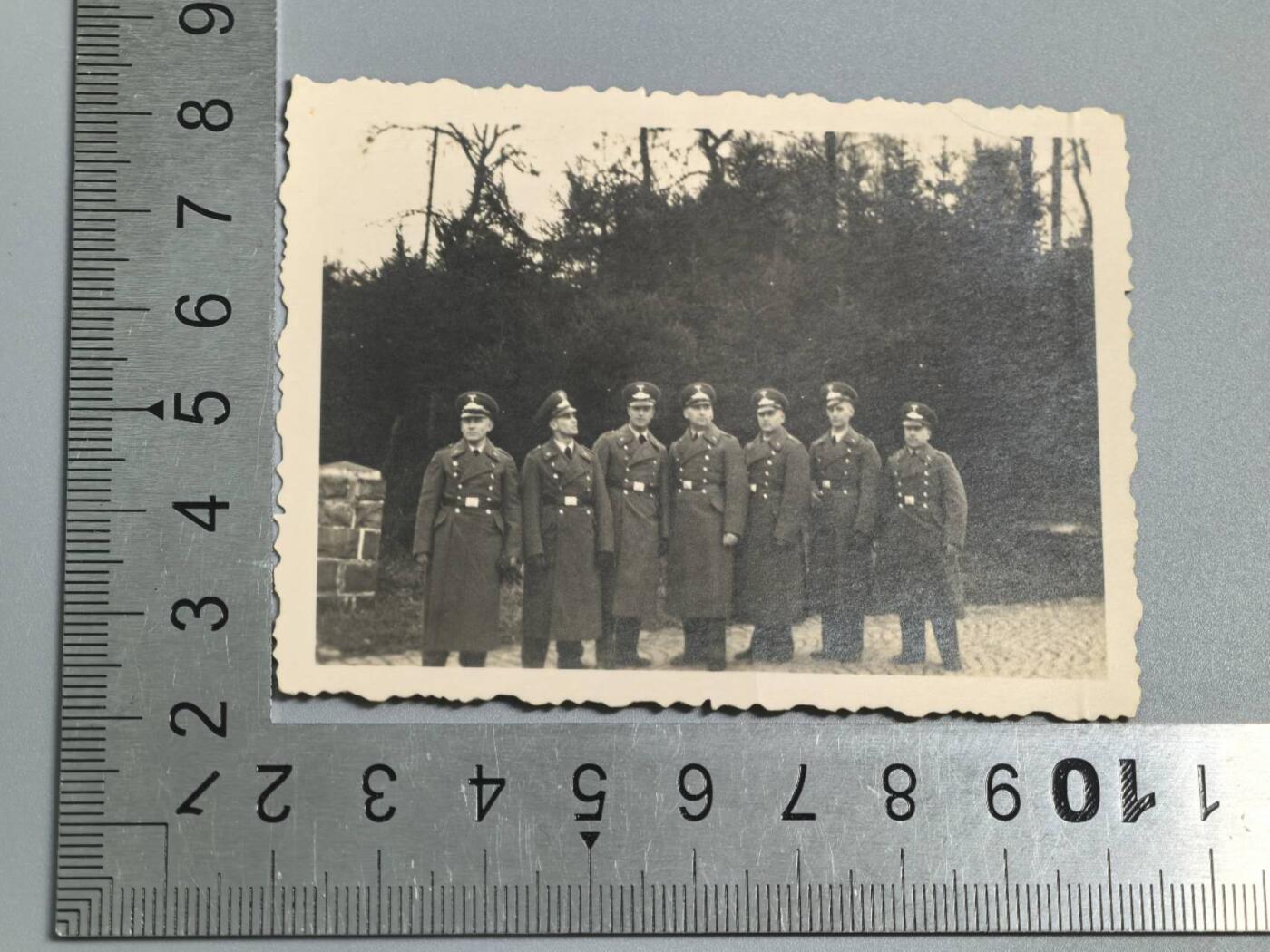 小驴勋章奖章收藏3月28日周六晚六点拍卖（珍爱和平，收藏战争，铭记历史，勿忘国耻，忠党爱国。有偿代拍，送拍规则在简介最后，参拍须阅读规则后再参拍，关系到运费包装发货时效真假辨别等关键信息，拍卖时不再发原图，看大图店主微信码在拍卖店铺介绍里） 空军士兵合影照片