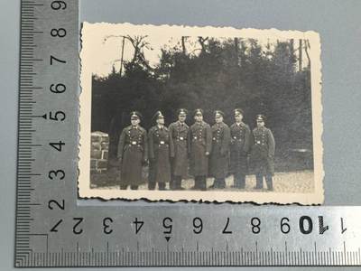 小驴勋章奖章收藏3月28日周六晚六点拍卖（珍爱和平，收藏战争，铭记历史，勿忘国耻，忠党爱国。有偿代拍，送拍规则在简介最后，参拍须阅读规则后再参拍，关系到运费包装发货时效真假辨别等关键信息，拍卖时不再发原图，看大图店主微信码在拍卖店铺介绍里） - 空军士兵合影照片