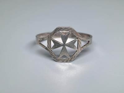 小驴勋章奖章收藏3月28日周六晚六点拍卖（珍爱和平，收藏战争，铭记历史，勿忘国耻，忠党爱国。有偿代拍，送拍规则在简介最后，参拍须阅读规则后再参拍，关系到运费包装发货时效真假辨别等关键信息，拍卖时不再发原图，看大图店主微信码在拍卖店铺介绍里） - 马耳他骑士团戒指，内打银标