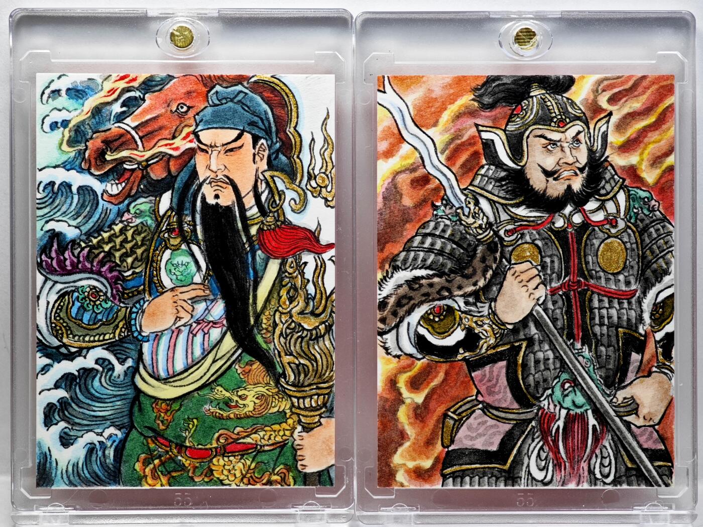 白泽拍卖卡牌手绘专场第34期（花朝去了又春分 草如茵 柳烟新） 2026 卢艺丰手绘卡 2张 张飞&关羽 对卡  卢艺丰背签题 钤印 卡砖封装