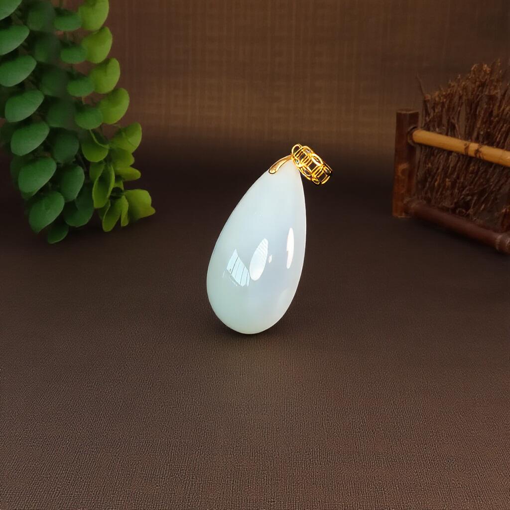 碧月说宝 君子怀瑾·当代和田玉清风专场(五) 18K和田玉水滴吊坠