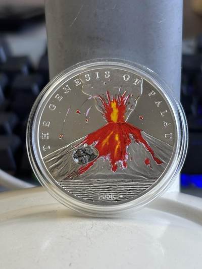 第195期拍卖 - 帕劳2006年镶嵌皮拉博图火山爆发岩25克银币，925银，发行2500枚