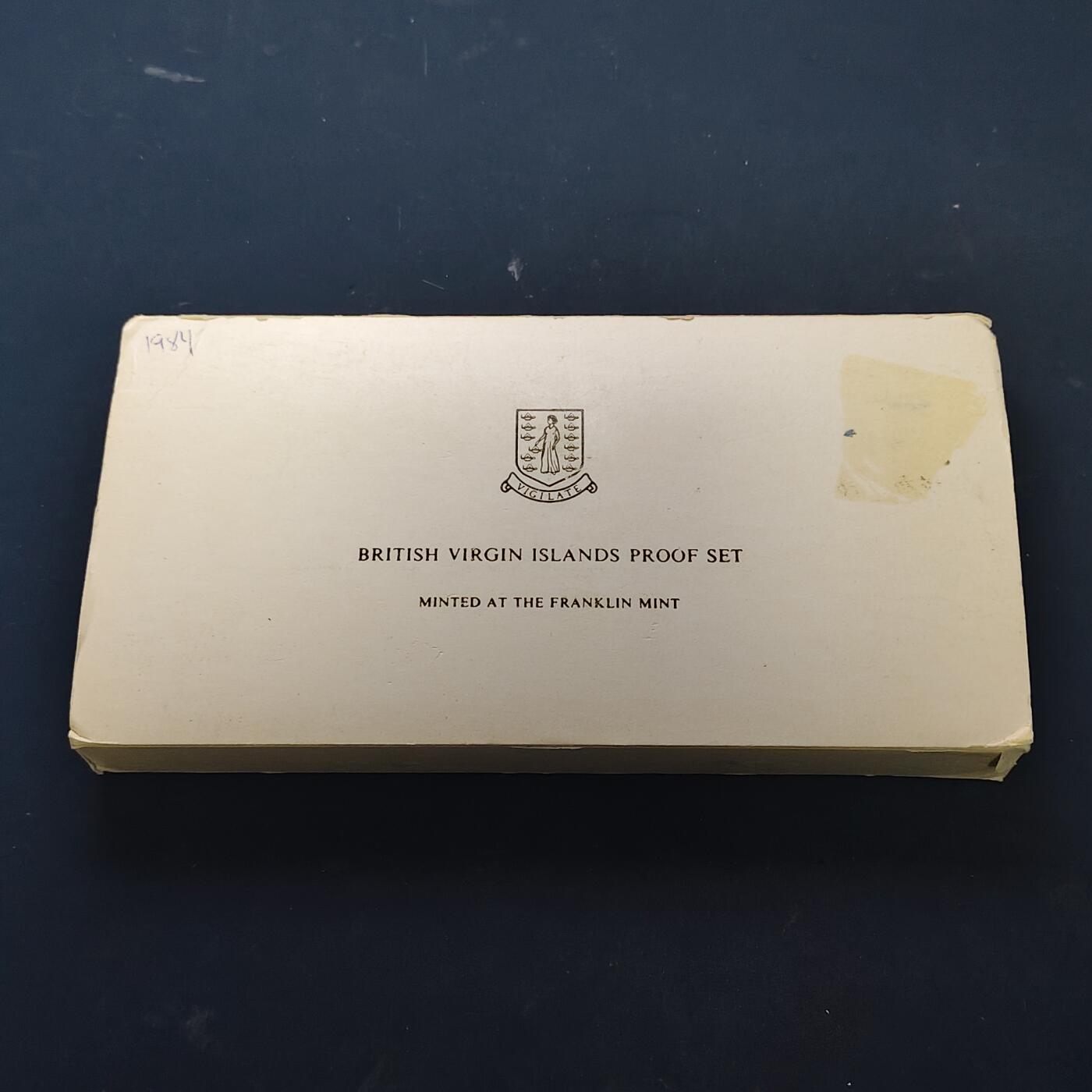 【全场包邮】纯粹捡漏拍515场 【少见】英属维尔京群岛1984年官方精制套币-含黄莺银币【42毫米40.5克92.5%】+军舰鸟银币【38.61毫米25.7克92.5%】-盒证全-量5000