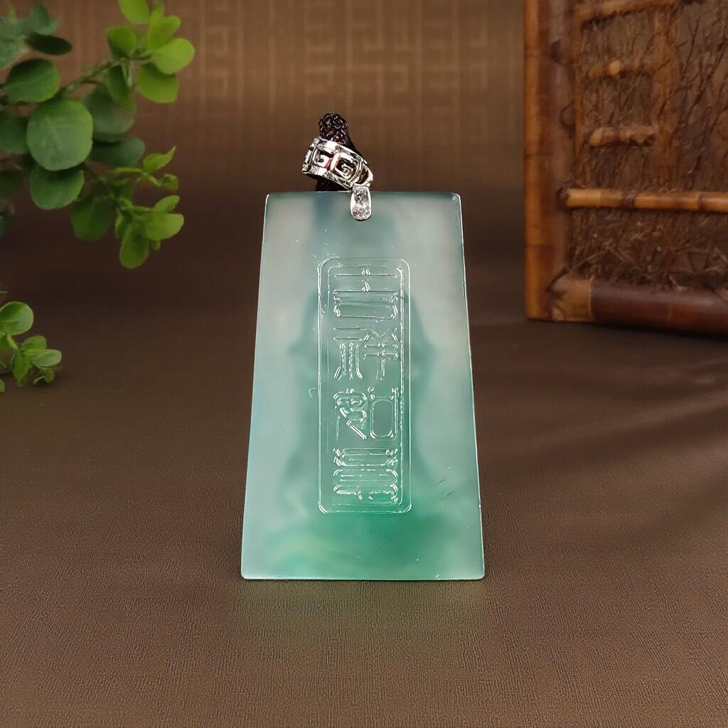 碧月说宝 君子怀瑾·当代和田玉清风专场(五) 18k镶钻高冰晴水站观音吊坠