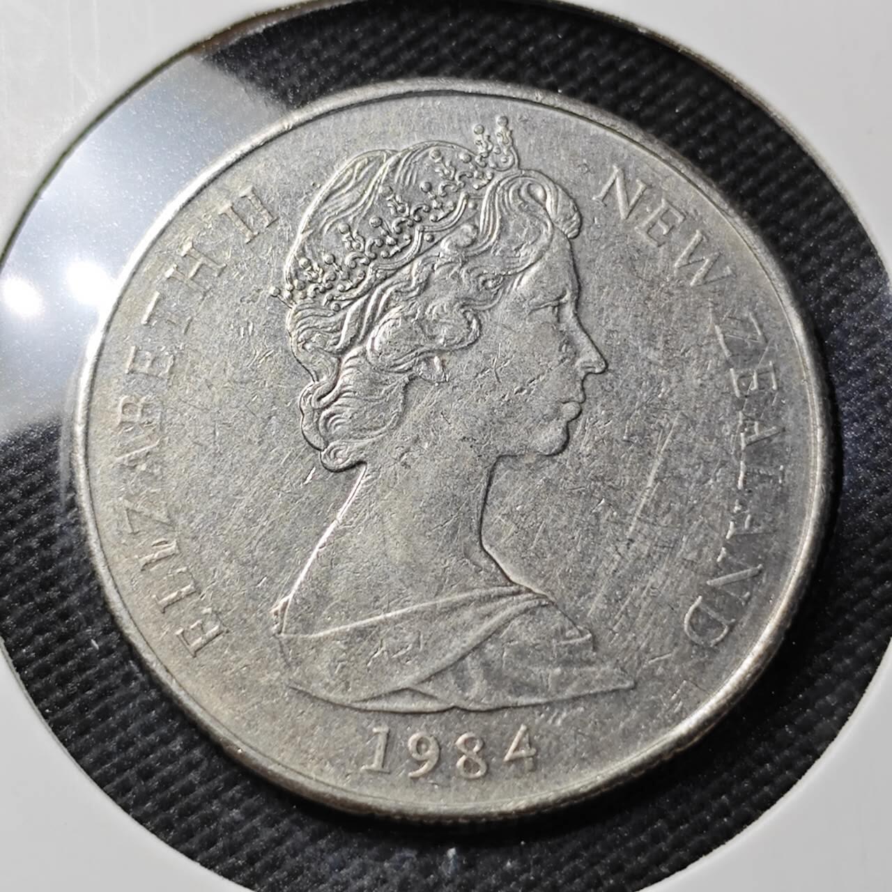 KK钱币收藏小铺  第407期 2月预留时间 周末发货  1984新西兰50分 浅雕版 加拿大代铸