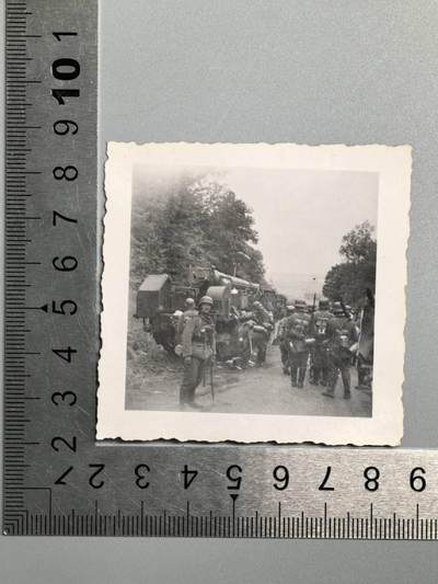 小驴勋章奖章收藏3月28日周六晚六点拍卖（珍爱和平，收藏战争，铭记历史，勿忘国耻，忠党爱国。有偿代拍，送拍规则在简介最后，参拍须阅读规则后再参拍，关系到运费包装发货时效真假辨别等关键信息，拍卖时不再发原图，看大图店主微信码在拍卖店铺介绍里） - 得三，士兵，大炮行军照