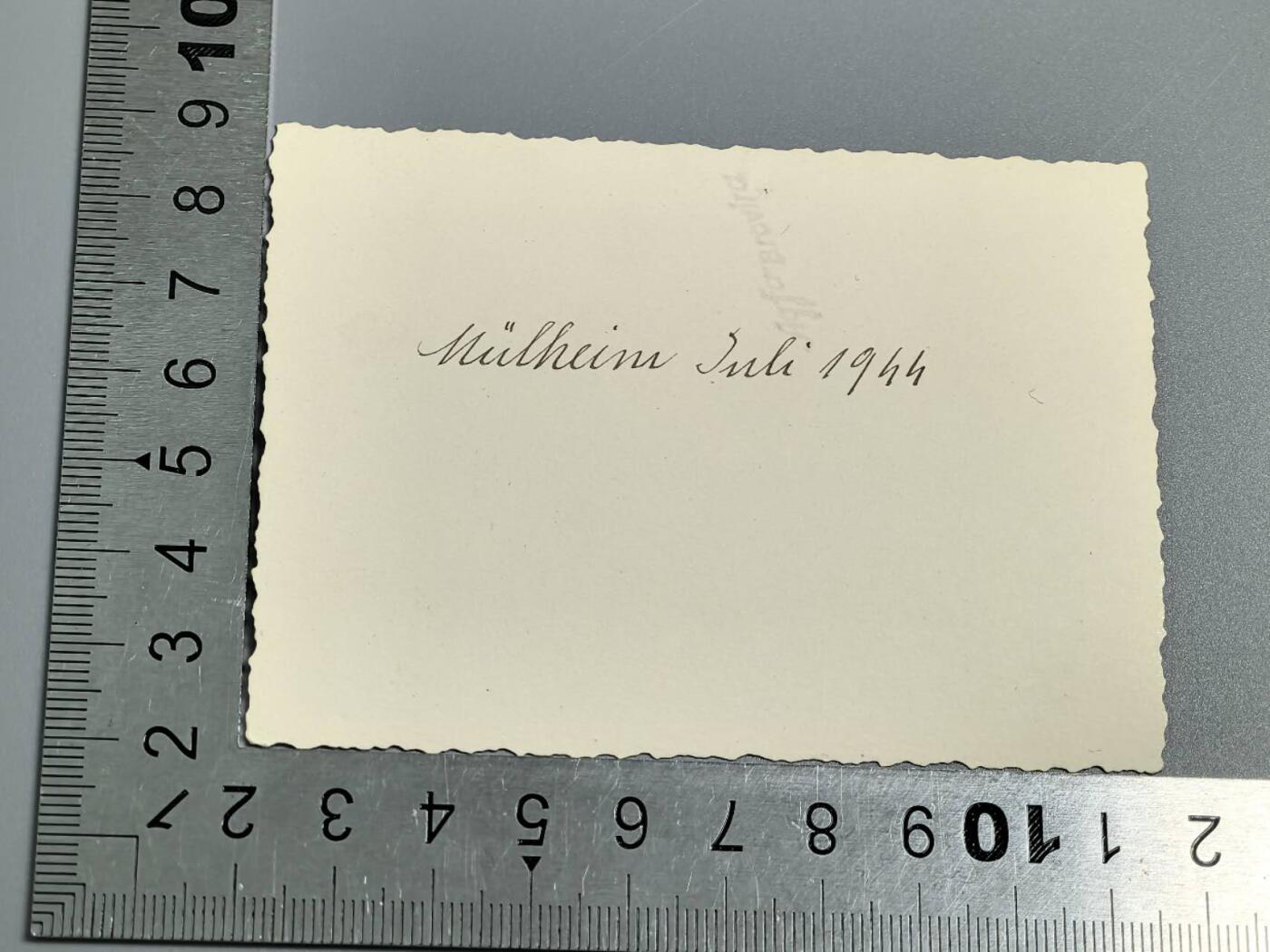 小驴勋章奖章收藏3月28日周六晚六点拍卖（珍爱和平，收藏战争，铭记历史，勿忘国耻，忠党爱国。有偿代拍，送拍规则在简介最后，参拍须阅读规则后再参拍，关系到运费包装发货时效真假辨别等关键信息，拍卖时不再发原图，看大图店主微信码在拍卖店铺介绍里）