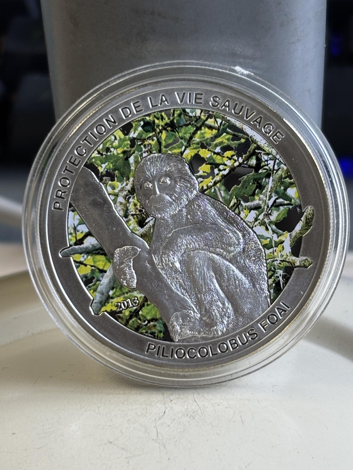 第195期拍卖 中非2013年红疣猴1000法郎彩色精制纪念银币，20克，925银，发行量2013枚