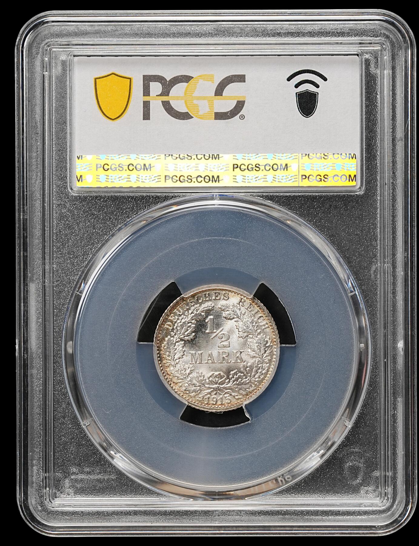 修遠堂世界钱币第109期 PCGS MS66 1915年德国1/2马克银币，F厂铭，同一原卷上一次送评级都是67-68，这次送惨被压分，这枚绝不止66的状态，环彩