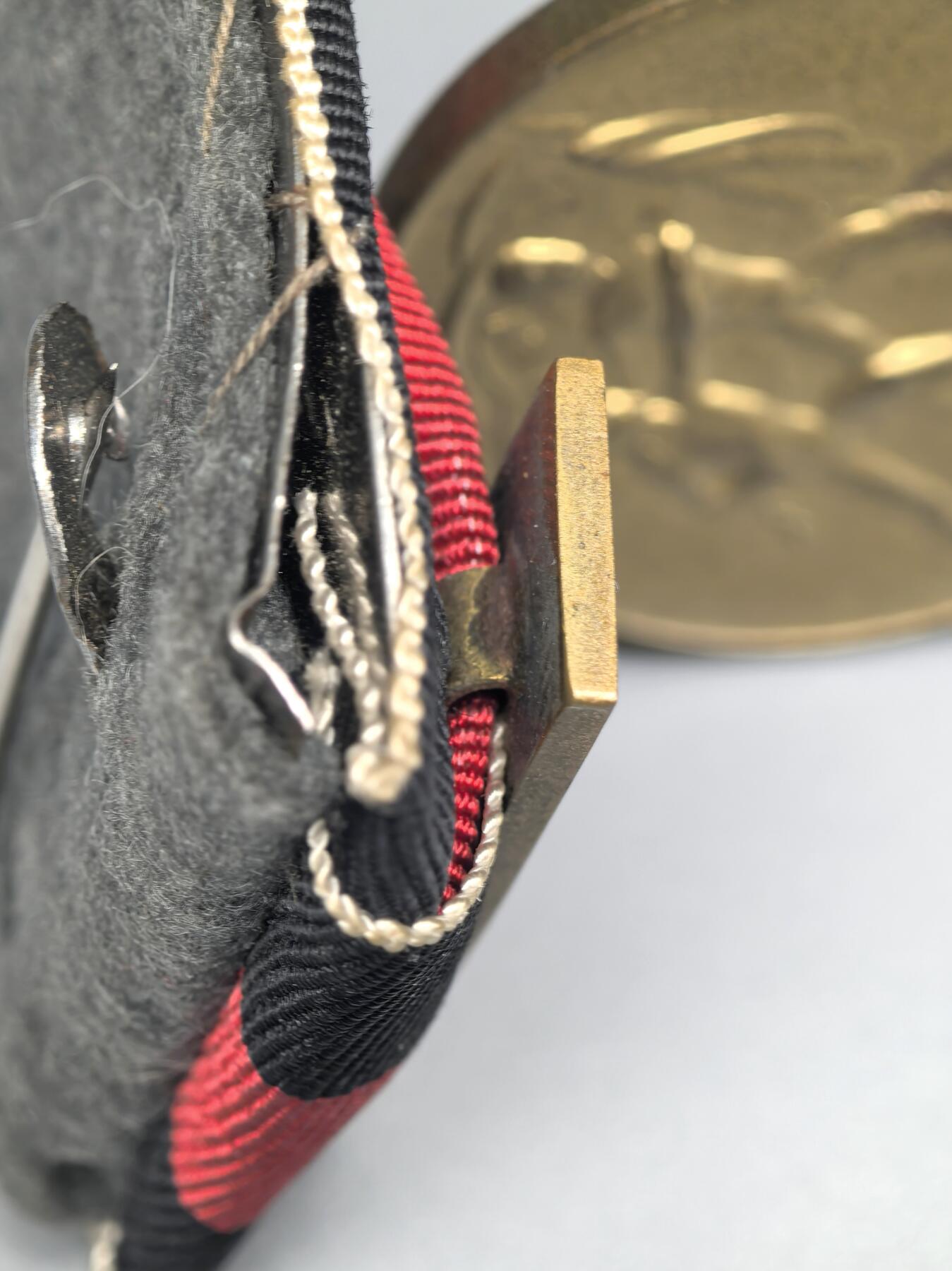 小驴勋章奖章收藏3月28日周六晚六点拍卖（珍爱和平，收藏战争，铭记历史，勿忘国耻，忠党爱国。有偿代拍，送拍规则在简介最后，参拍须阅读规则后再参拍，关系到运费包装发货时效真假辨别等关键信息，拍卖时不再发原图，看大图店主微信码在拍卖店铺介绍里）