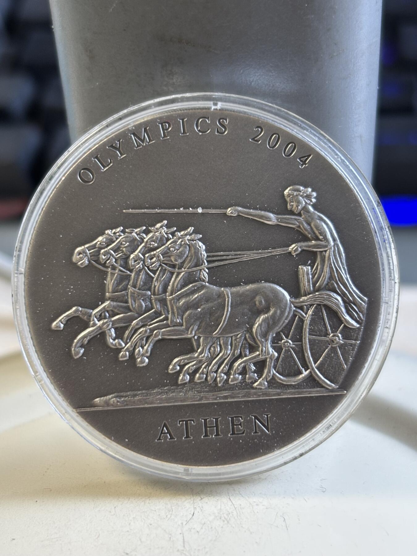 第195期拍卖 刚果加纳2001年古代太阳神马车凹凸银币两枚，999银，31.1克*2，发行15000套