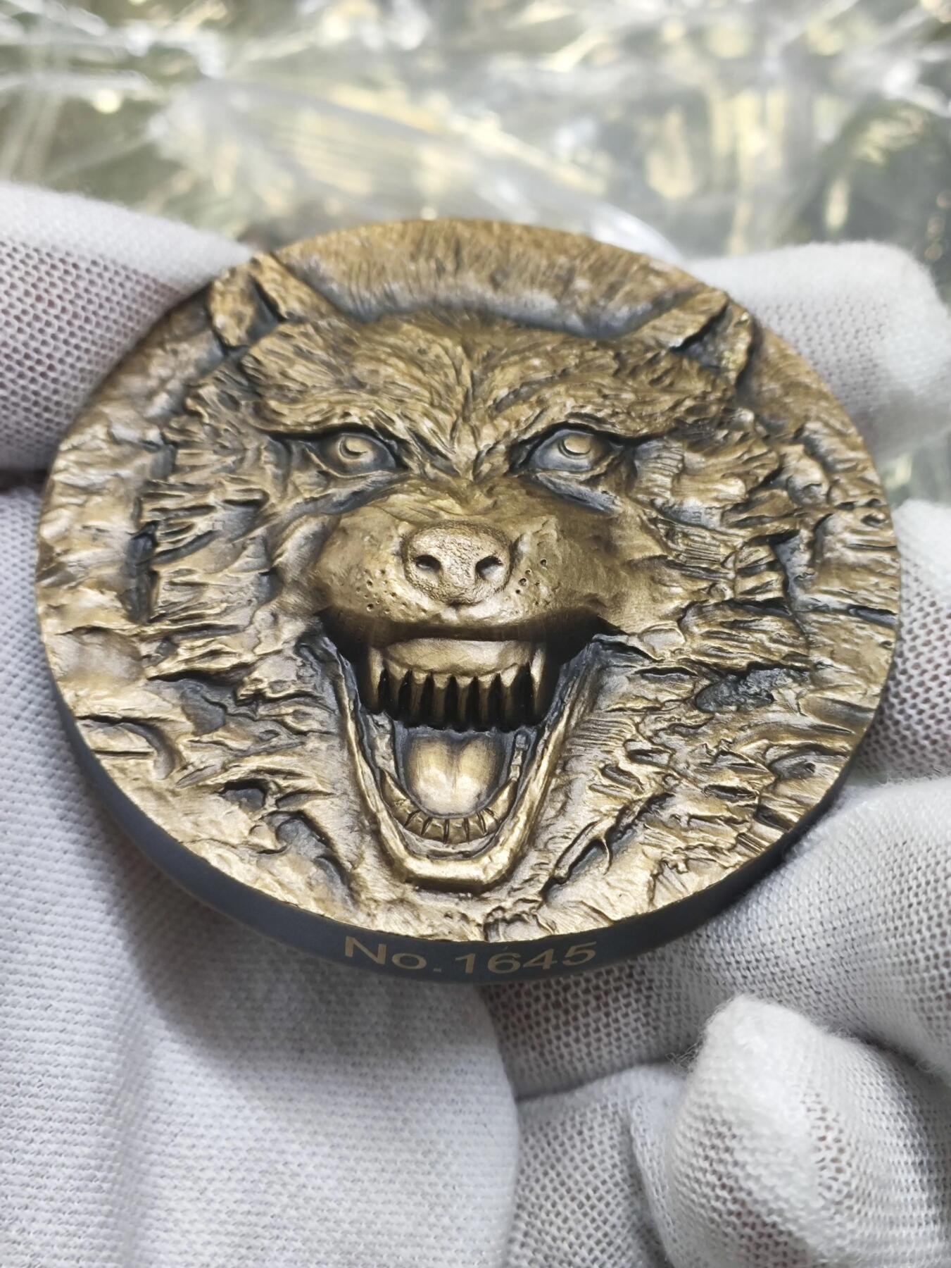 中国铜章专拍 沈阳造币-狼图腾大铜章【无证书】铜章侧面有编号 ，60mm直径