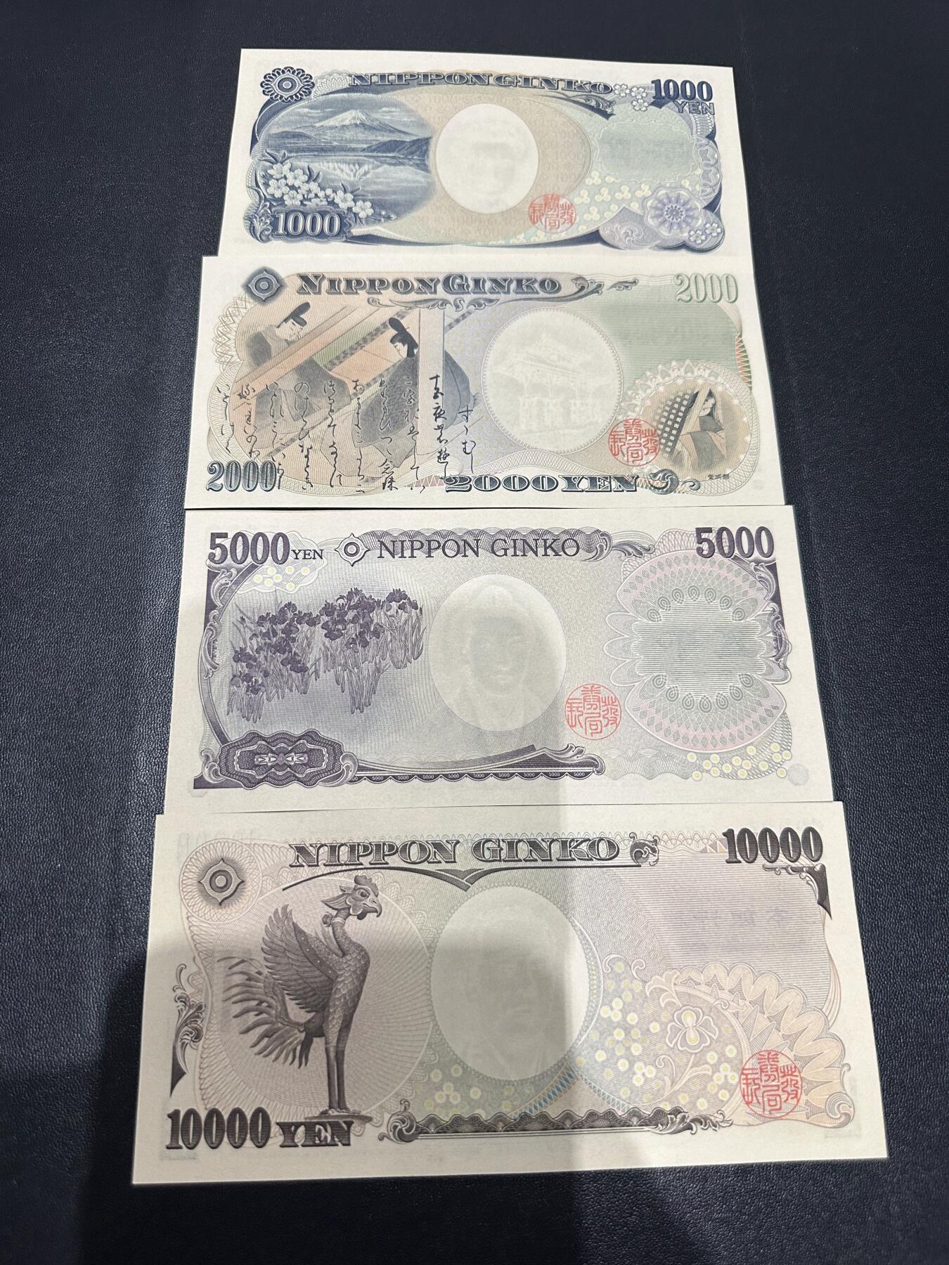 《外钞收藏家》第六百二十一期（精选场）（长期征集拍品、欢迎藏友们联系合作） 日本上一版1000-1万日元 四张一起 全新（5000有轻微指甲印）