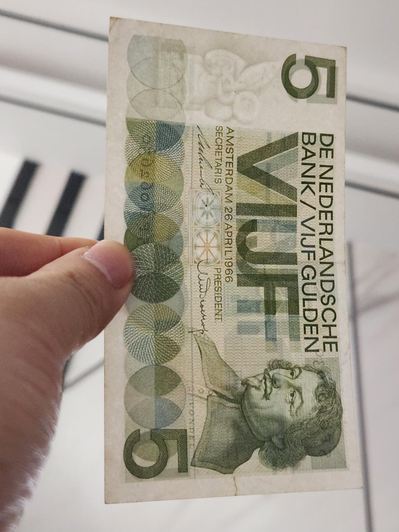 3月27号晚上8点 外国纸币自动截拍第46场 荷兰5极美品