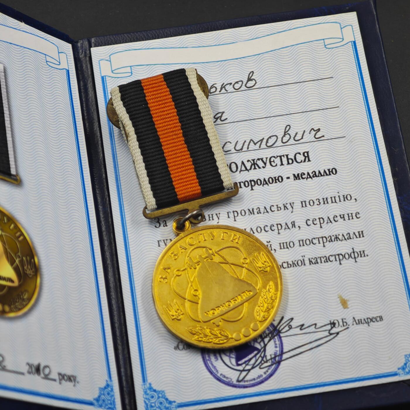 3月28日结束，精品成斌徽章钱币专场（明天继续更新）