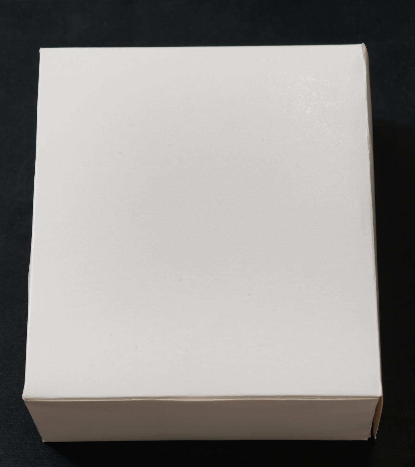 “方寸甄品”甄品场，甄臻铺-世界币章拍卖（第57期，直播拍卖），送拍享返佣金等优惠多多 2022年纽埃2盎司精制银币，纪念伊丽莎白二世逝世，背面高浮雕5个女王各时代头像，含银量999，盒证齐全