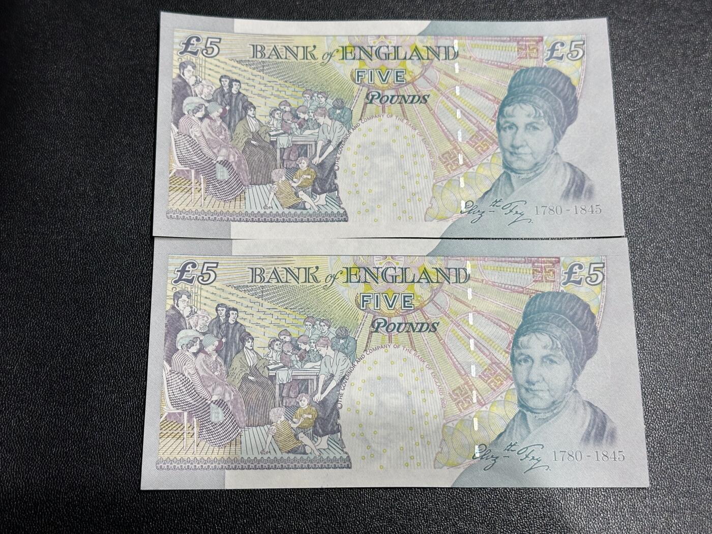 《外钞收藏家》第六百二十一期（精选场）（长期征集拍品、欢迎藏友们联系合作） 英国E序列5镑2张 加盖12年伦敦奥运会纪念钞 2张全新 其中1张角压印