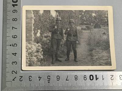 小驴勋章奖章收藏3月28日周六晚六点拍卖（珍爱和平，收藏战争，铭记历史，勿忘国耻，忠党爱国。有偿代拍，送拍规则在简介最后，参拍须阅读规则后再参拍，关系到运费包装发货时效真假辨别等关键信息，拍卖时不再发原图，看大图店主微信码在拍卖店铺介绍里） - 得三两名士兵合影照片