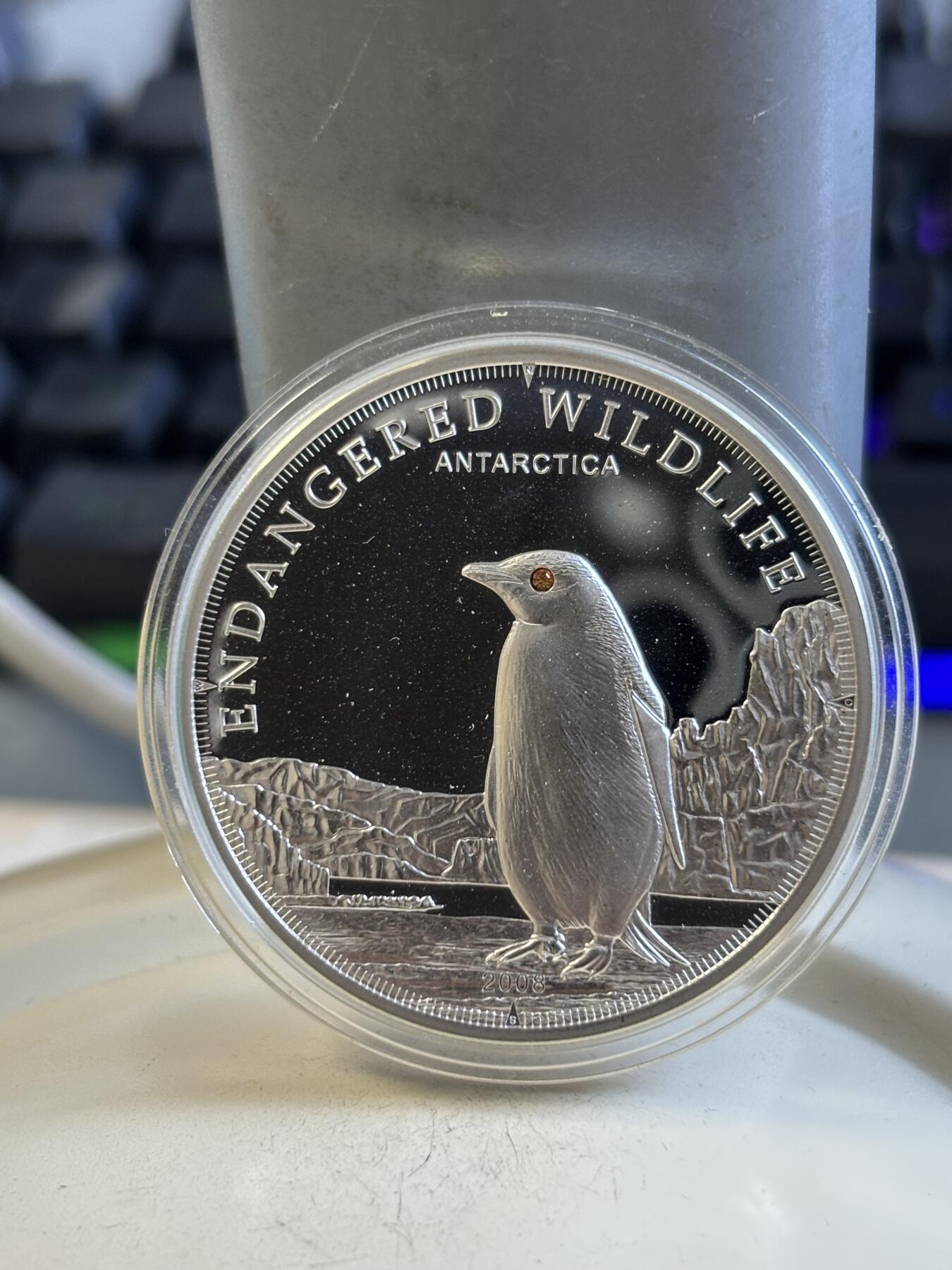 第195期拍卖 库克2008年南极帝企鹅镶嵌施华洛士奇水晶纪念银币，25克，925银