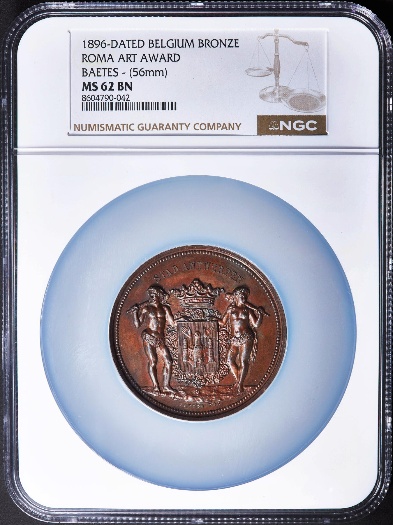 【俄甄集藏】2026年(050)04-01星期三 晚 19:30 全场包邮 比利时1896年安特卫普雕塑艺术竞赛罗马艺术奖大铜章，NGC MS62，高浮雕，巧克力包浆，雕刻名家贝特斯作品，直径：56mm，授予新古典注意雕塑家奥古斯特·斯特克