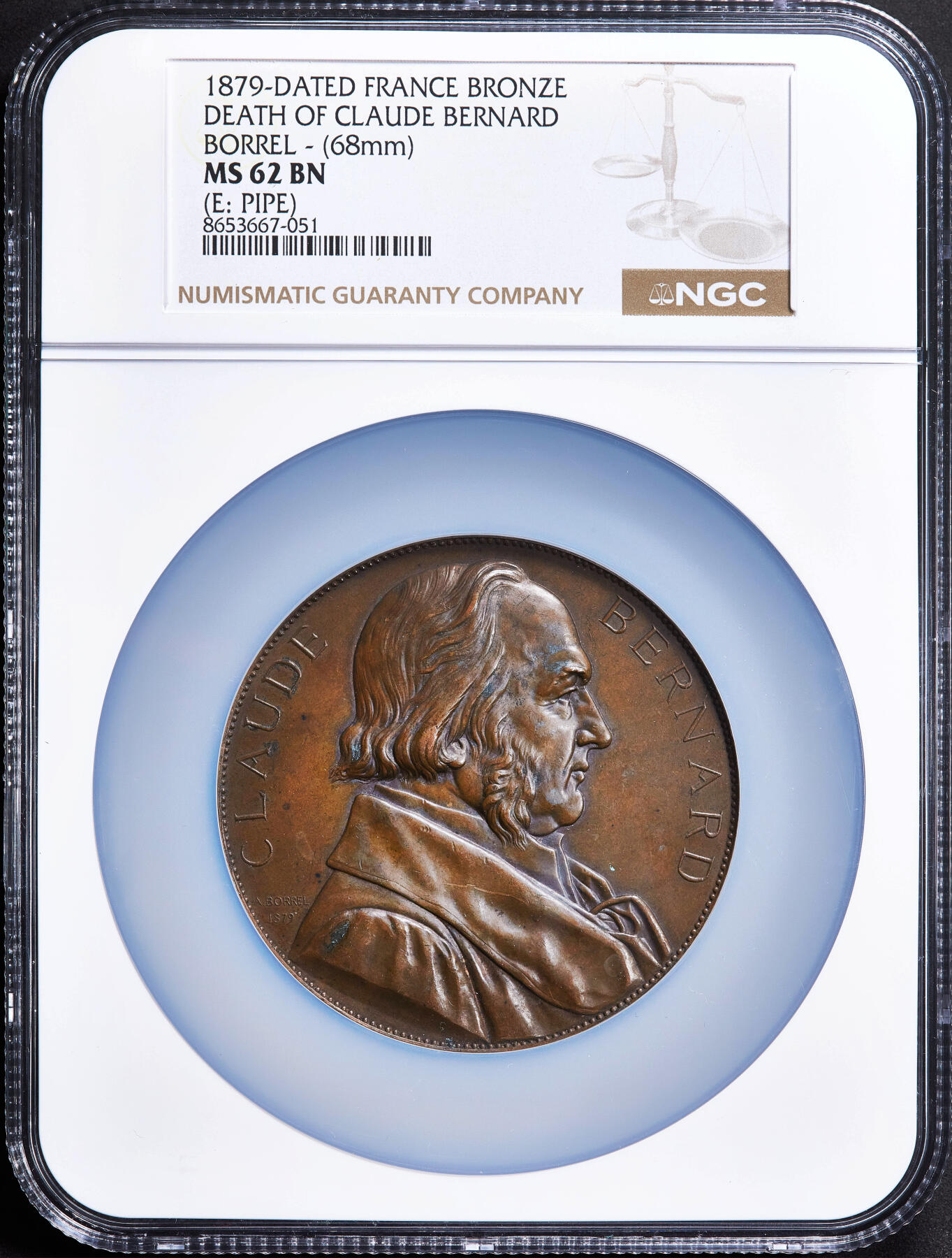 【俄甄集藏】2026年(050)04-01星期三 晚 19:30 全场包邮 法国1879年纪念现代生理学奠基人克劳德·贝尔纳德逝世大铜章，NGC MS62，高浮雕，巧克力包浆，雕刻家阿基勒·博雷尔作品，稀少烟斗铭，直径：68mm，重136.2克