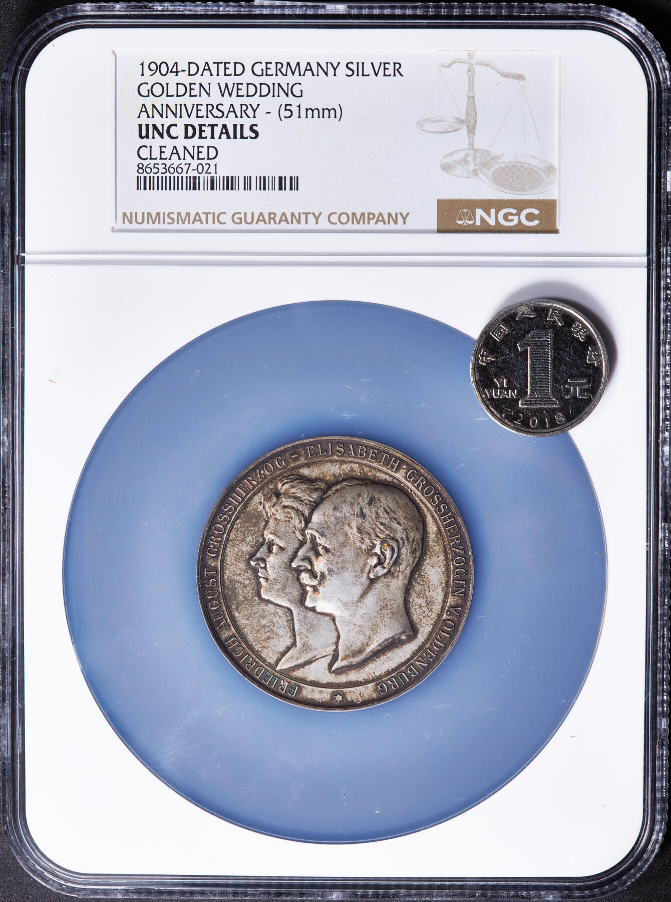 【俄甄集藏】2026年(050)04-01星期三 晚 19:30 全场包邮 德国奥尔登堡1904年弗里德里希·奥古斯特大公与普鲁士公主伊丽莎白金婚纪念大银章，NGC UNCD，直径：51mm，五彩包浆，名誉品种，背面为《诗篇》铭文