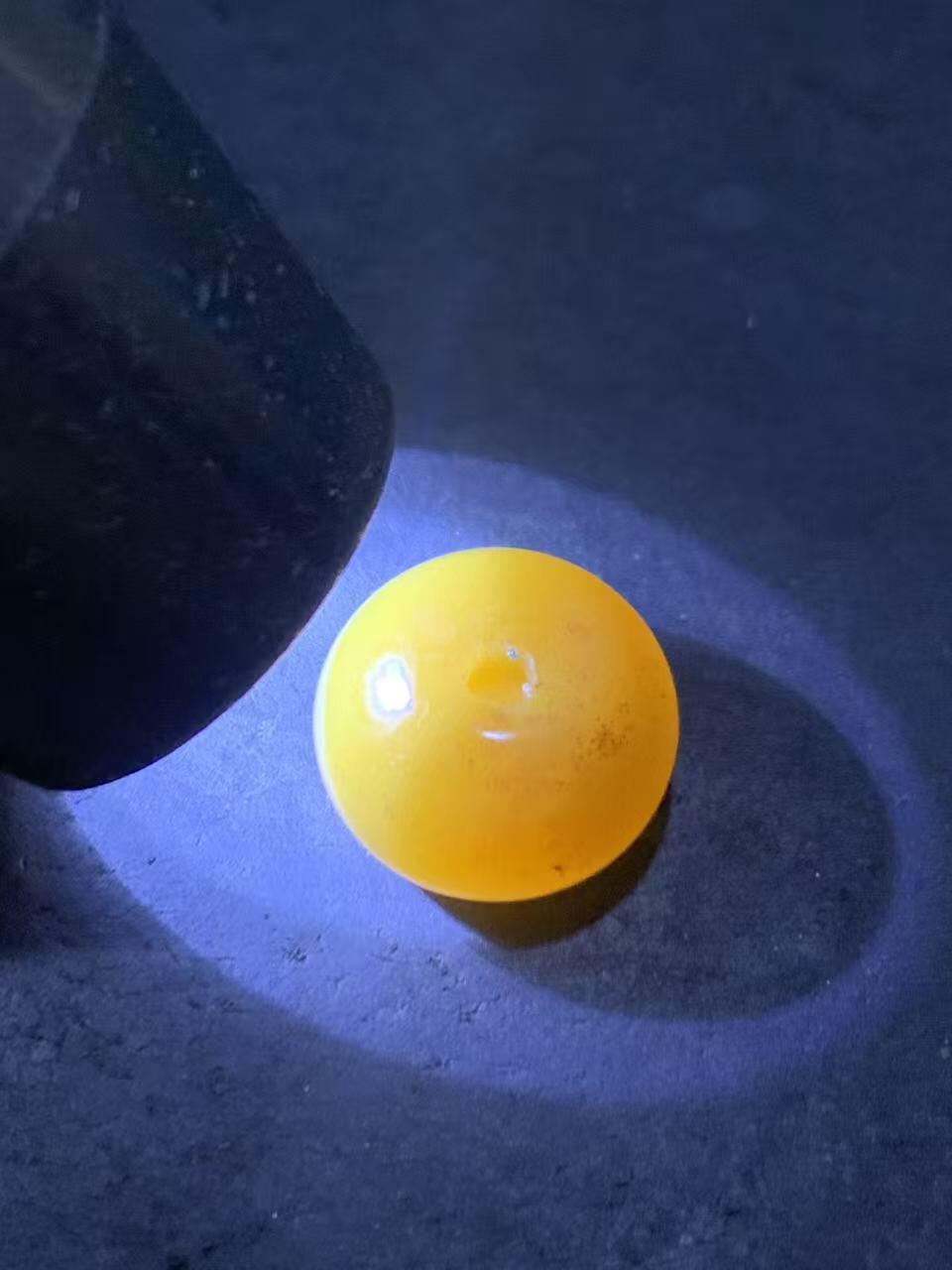 精美蒙料鸡油黄冻料战国红玛瑙随形算盘珠一个