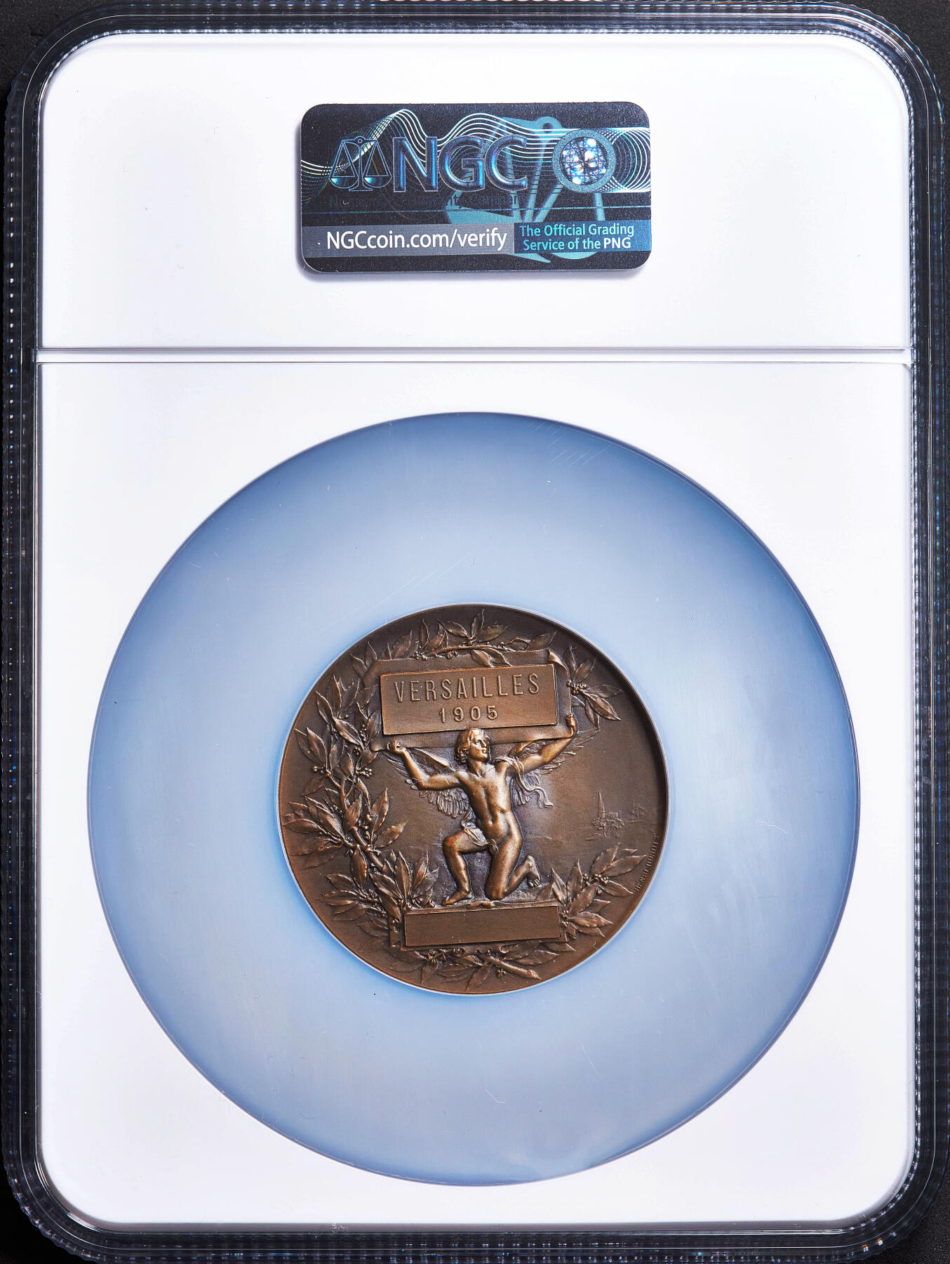 【俄甄集藏】2026年(050)04-01星期三 晚 19:30 全场包邮 法国1905年玛丽安娜头像凡尔赛历史荣耀纪念大铜章，NGC MS64，高浮雕，巧克力包浆，名家欧仁·杜皮斯作品，丰饶角铭