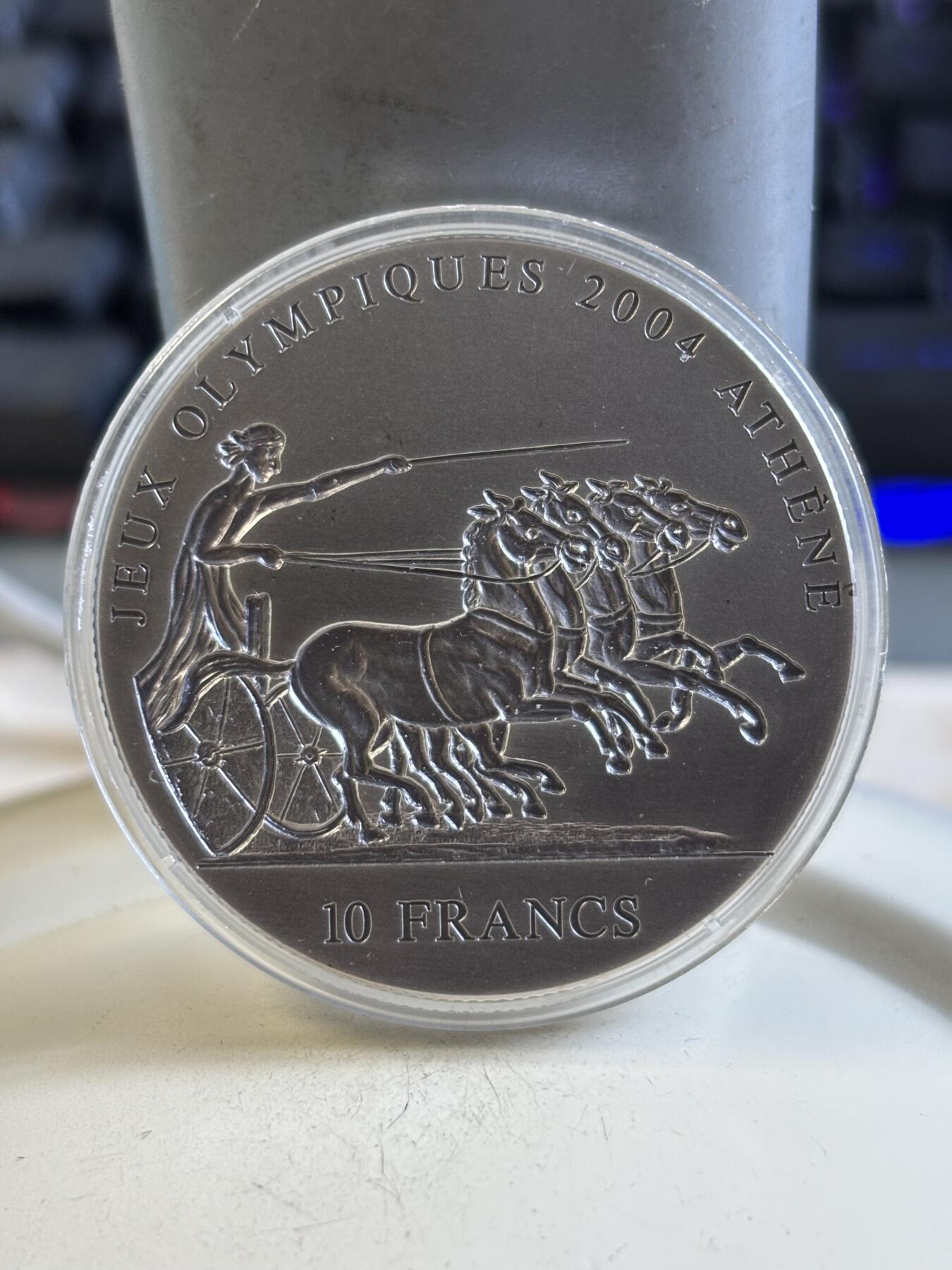 第195期拍卖 刚果加纳2001年古代太阳神马车凹凸银币两枚，999银，31.1克*2，发行15000套